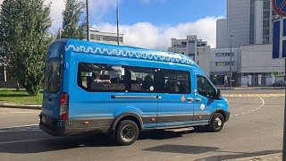 Die neuen blauen Marschrutka-Kleinbusse