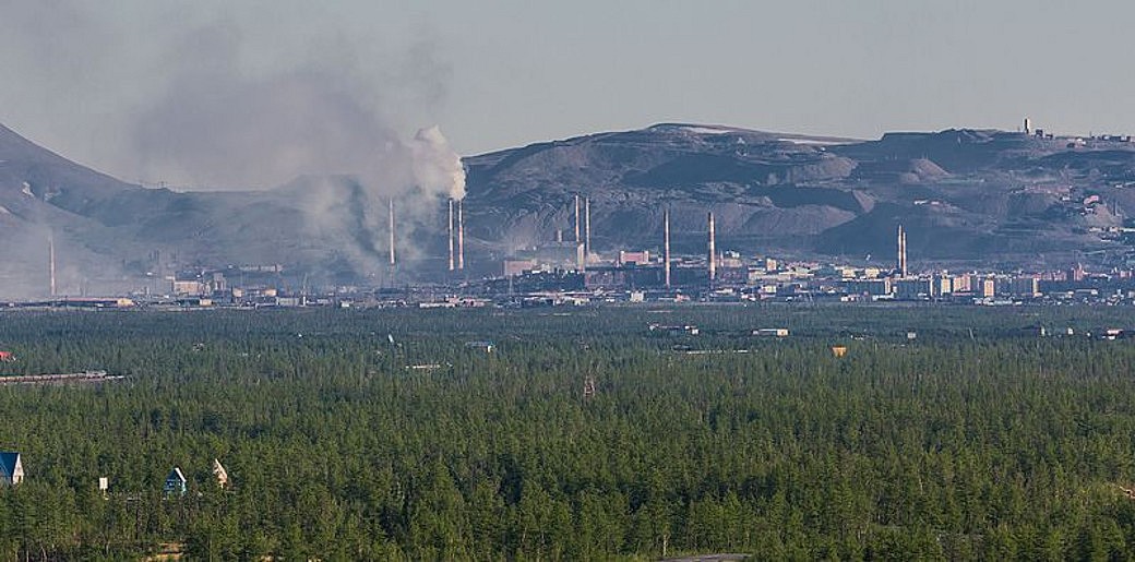 Blick auf die Industriestadt Norilsk